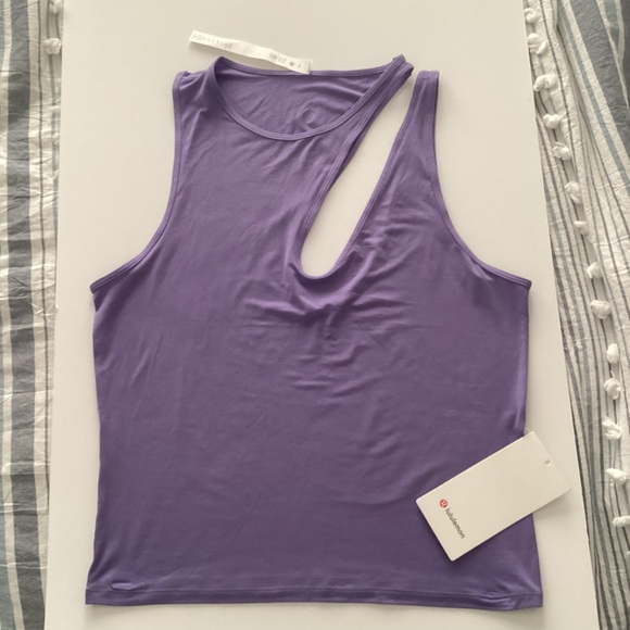 Lululemon cut out shoulder yoga tank, sz 10, lavender - Picture 2 of 6